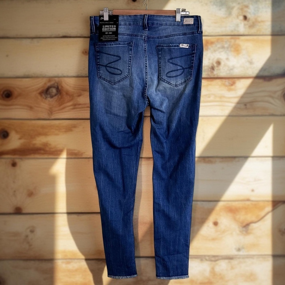 NWT 7 FOR ALL MANKIND DISTRESSED CENTER HEM,RAW HEM,SHAPING CUT,SLIMMING ❤️ - Picture 6 of 6